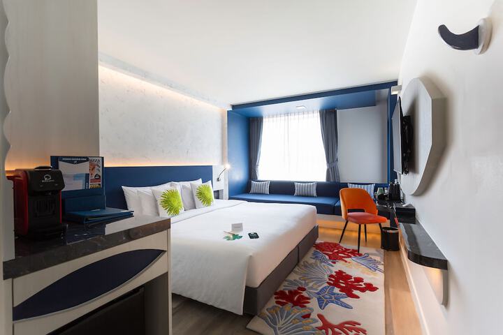 Room 44 of 158