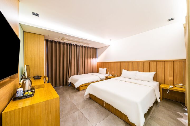 Room 32 of 176