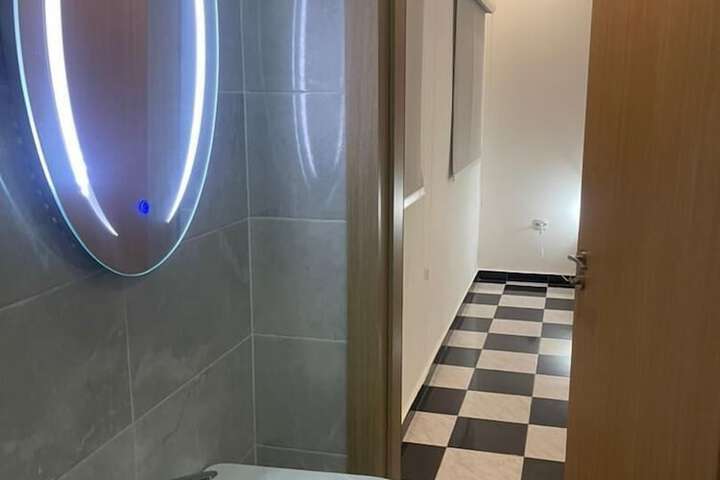 Room 13 of 20