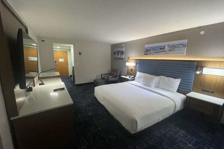 1 King Bed (12 of 16)