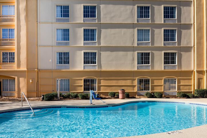 Hotel Pool