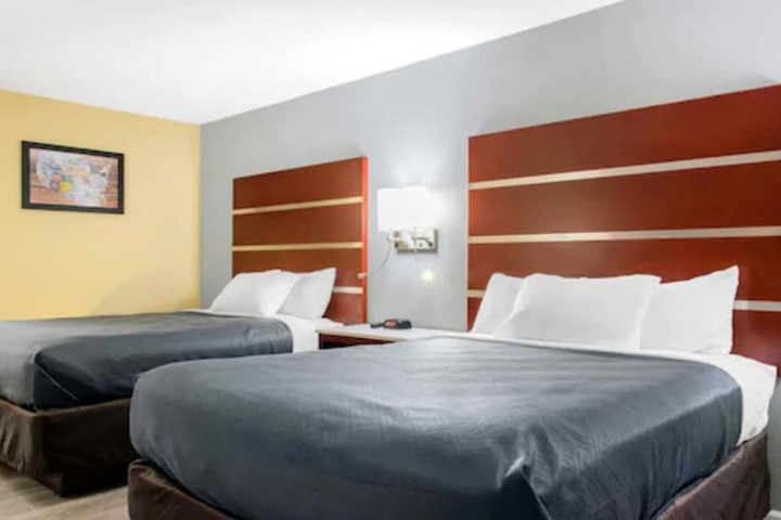 2 Queen Beds (6 of 6)