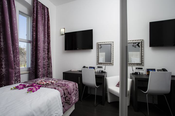 Room 12 of 131