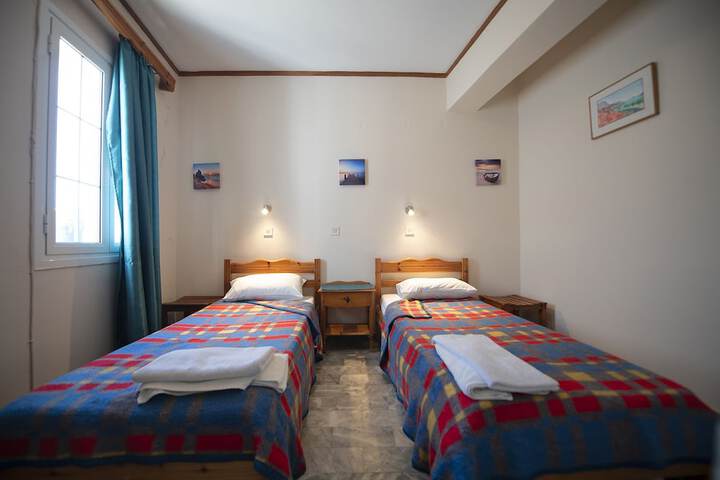 Room 4 of 6