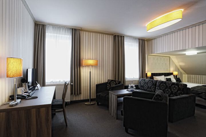 Room 28 of 89