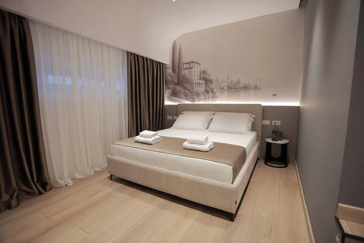 Room 2 of 198