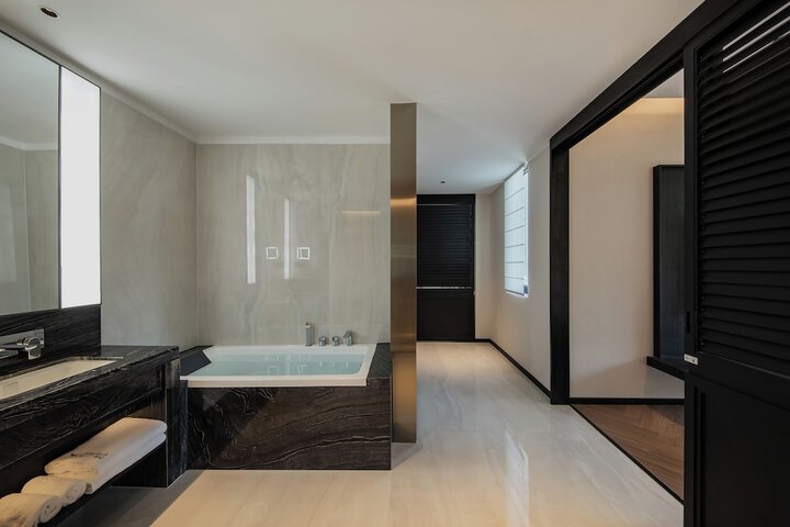 Room 45 of 143