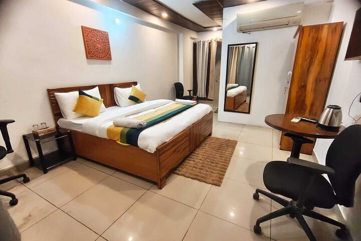 Room 3 of 6