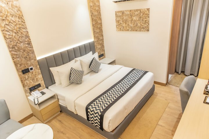 Room 53 of 221
