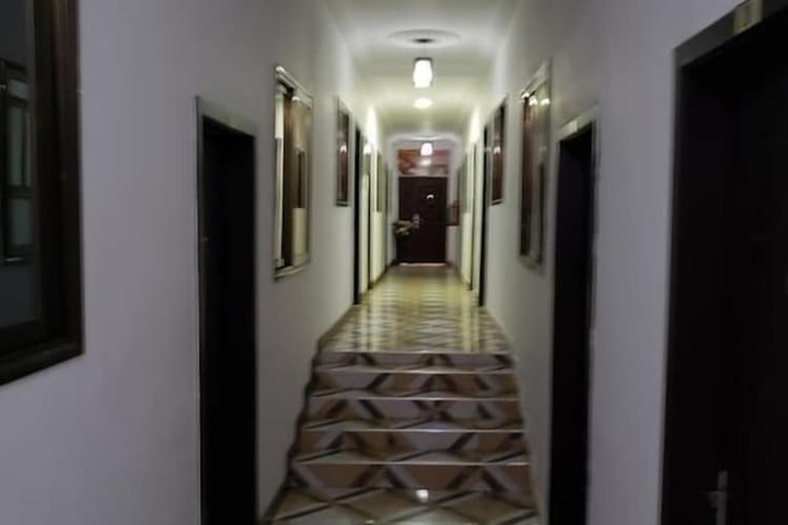 Ballroom/Hall 15 of 20