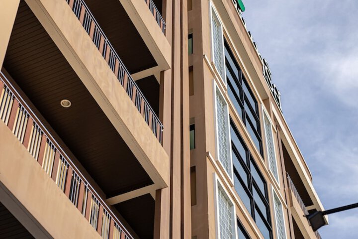 Hotel 201 of 214