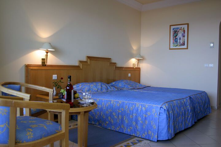 Room 6 of 50