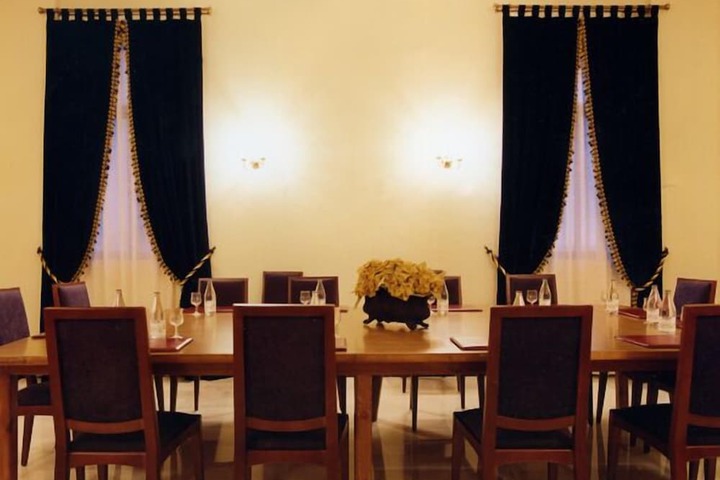 Dining 11 of 20