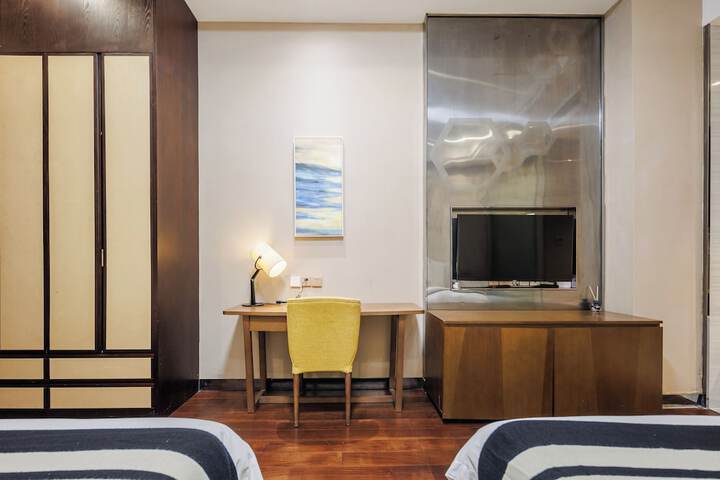 Room 42 of 140