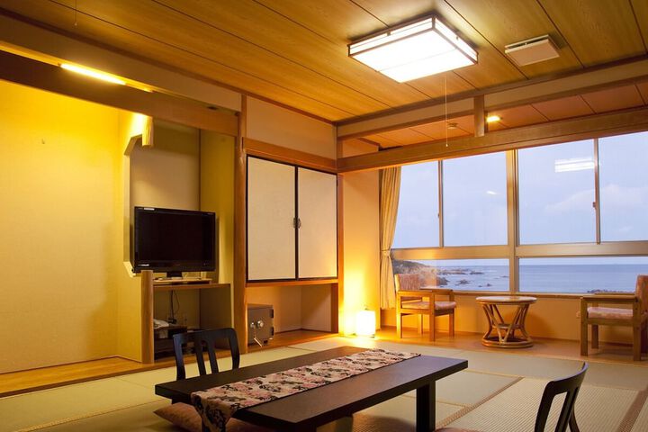Room 2 of 10
