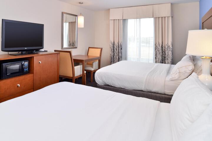 2 Queen Beds (2 of 11)