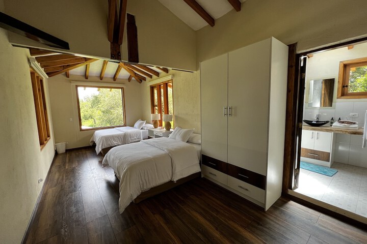 Room 15 of 320