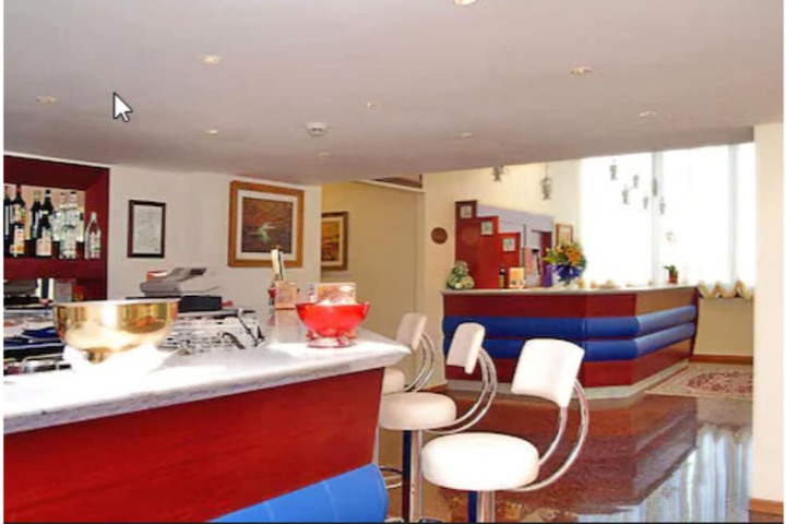 Lounge 17 of 20
