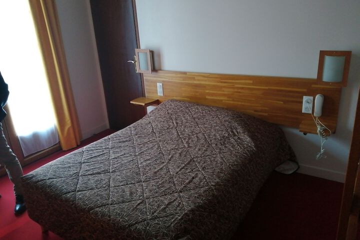 Room 4 of 12