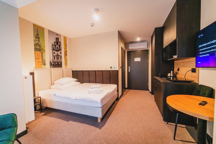 Room 11 of 21