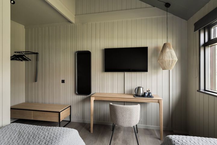 Room 6 of 101