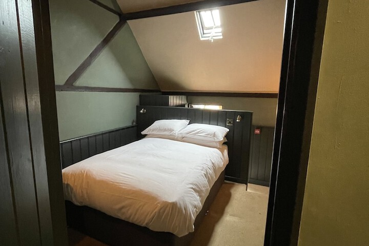 Room 2 of 27