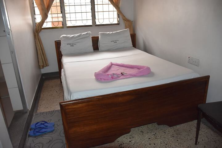 Room 5 of 10