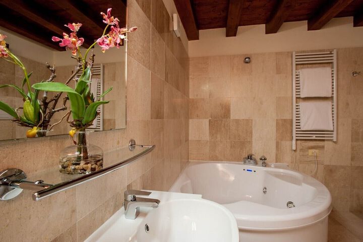 Jetted tub