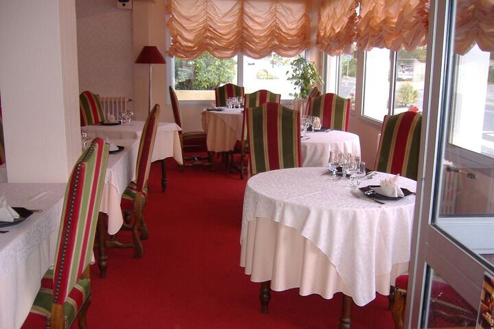 Dining 33 of 39