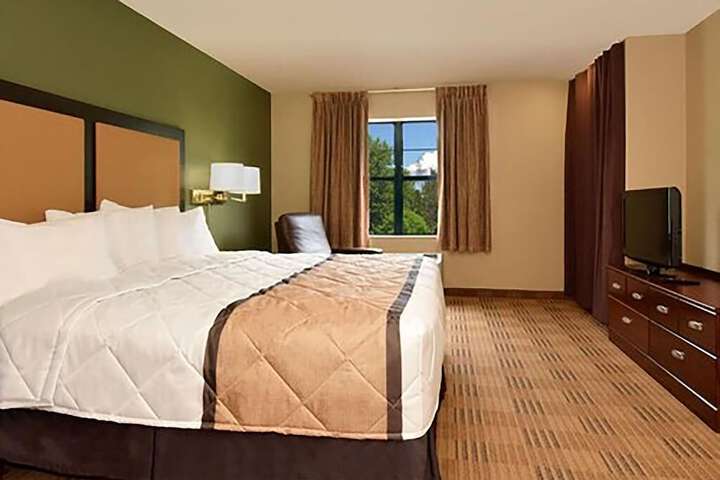 1 King Bed (10 of 20)