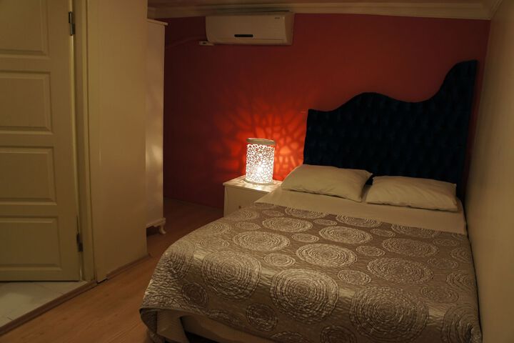 Room 9 of 25