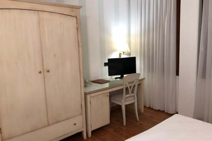 Room 11 of 45