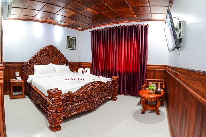 Room 17 of 28