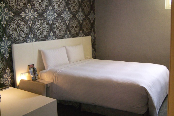 Room 17 of 50