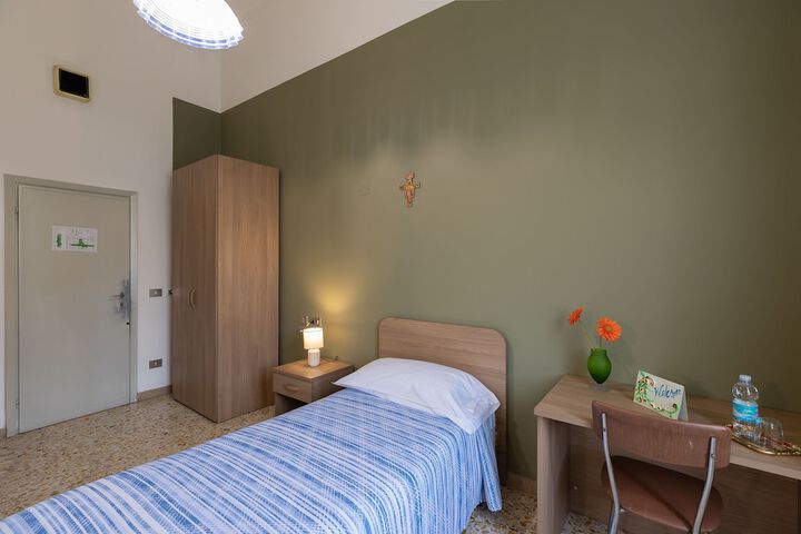 Room 5 of 50