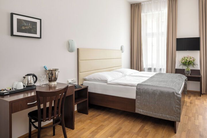 Room 6 of 35