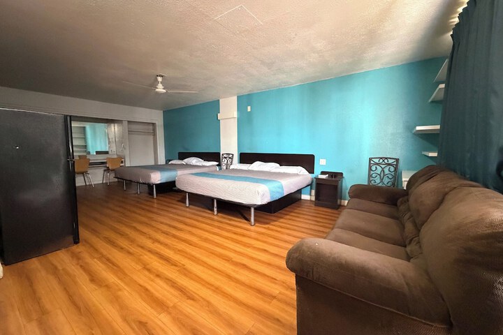 Room 4 of 22