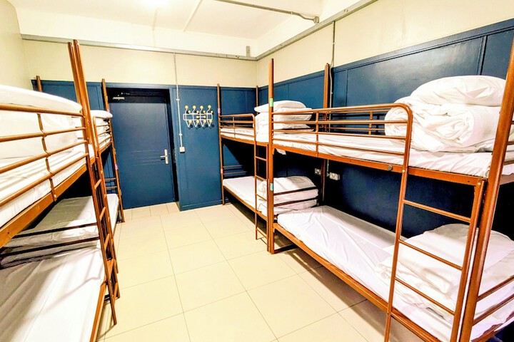 Room 30 of 98