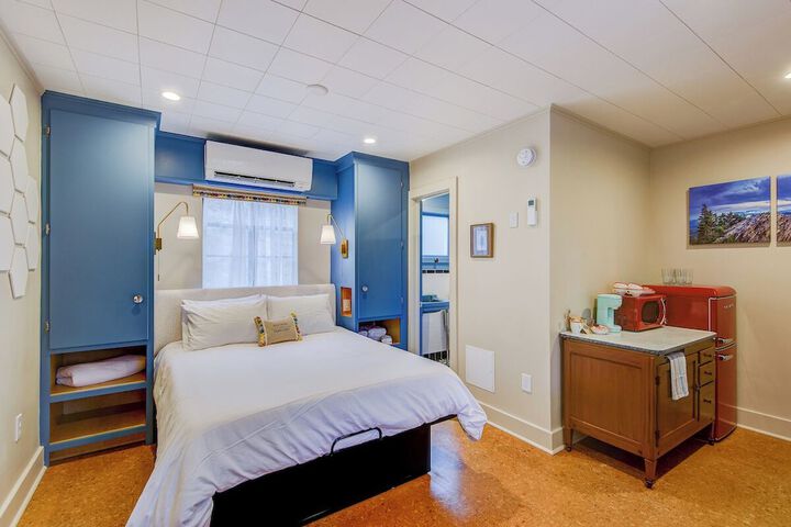 Room 44 of 102