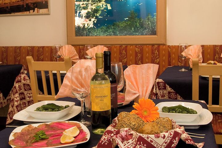 Dining 31 of 69