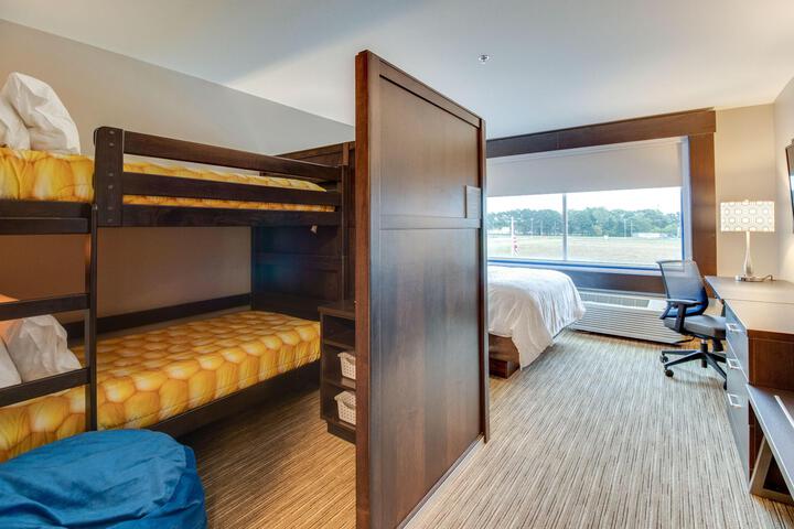 2 Queen Beds (6 of 14)