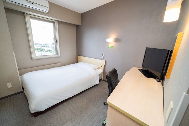 Room 9 of 24
