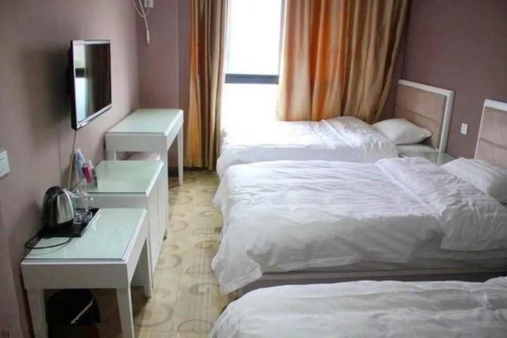 Room 3 of 8
