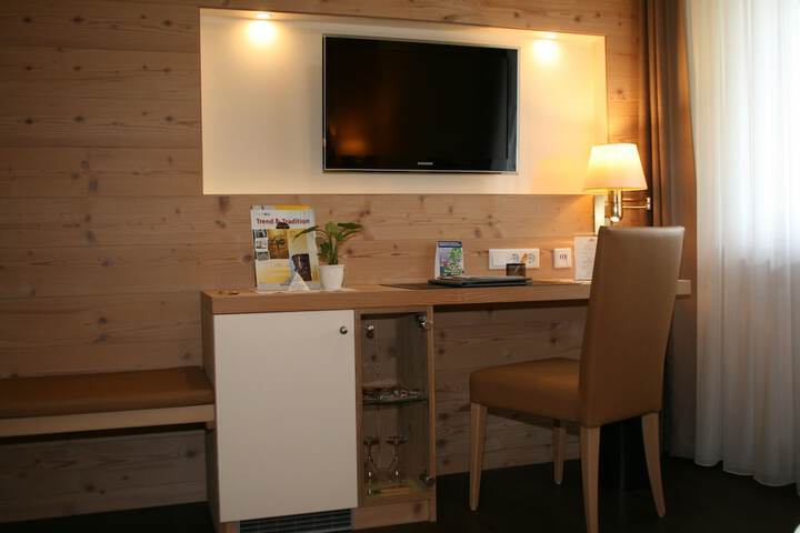 Room 28 of 51
