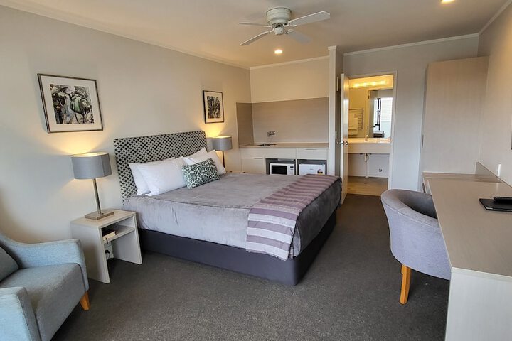 Room 6 of 65