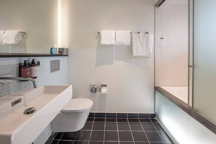 Room 42 of 111