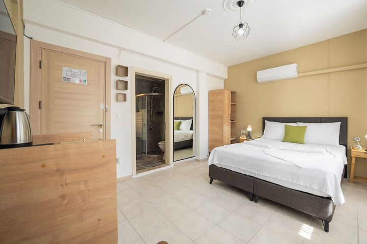 Room 2 of 33