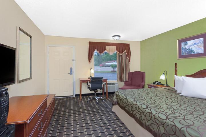 1 King Bed (7 of 7)