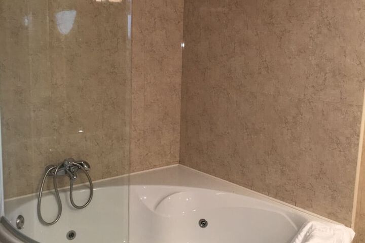 Room 11 of 17