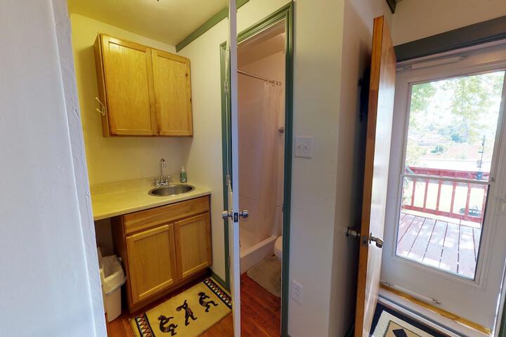 Room 6 of 30